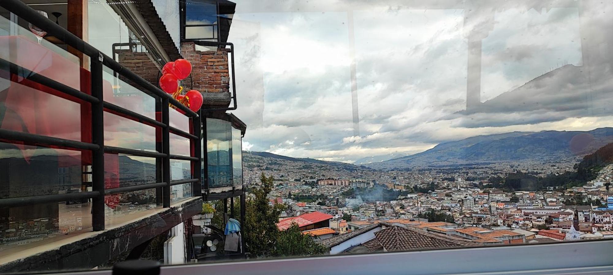 Hotel Luna Quitena Quito Esterno foto