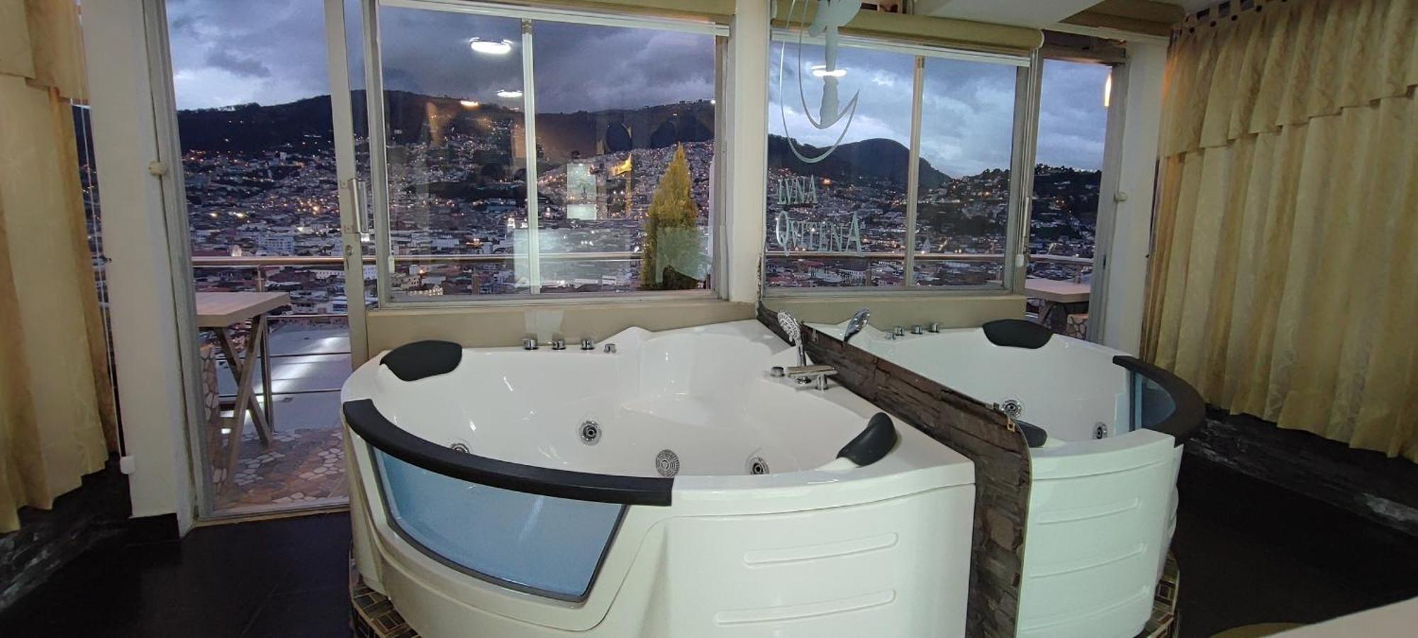Hotel Luna Quitena Quito Esterno foto